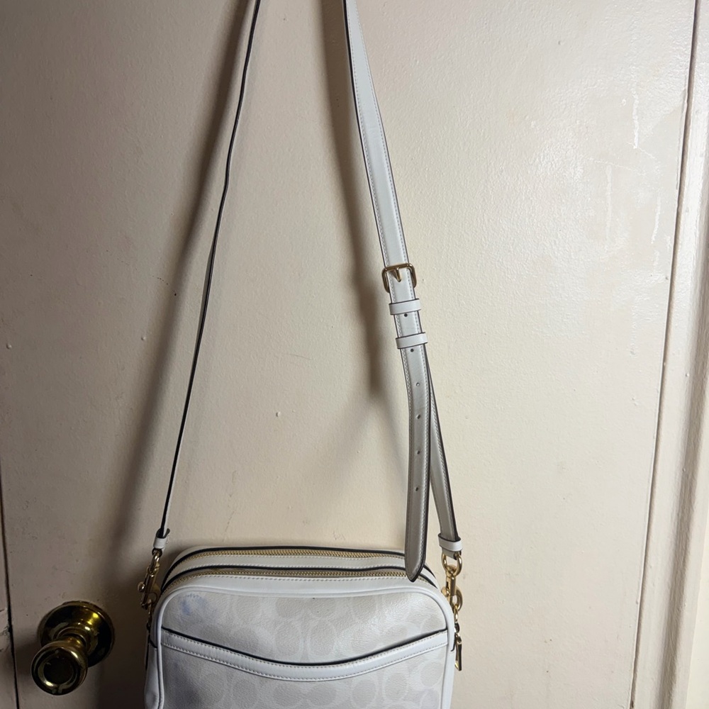 Coach White Signature Crossbody with Gold Hardware - Picture 4 of 11